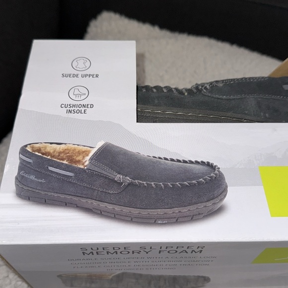 NIB men’s Eddie Bauer Gray Suede Memory Foam Slippers, size Large, 9.5 to 10.5 - Picture 2 of 10